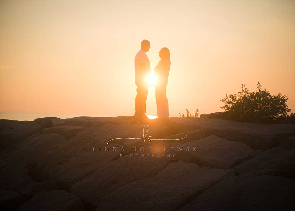 silhouetter of couple, ct shoreline photographer