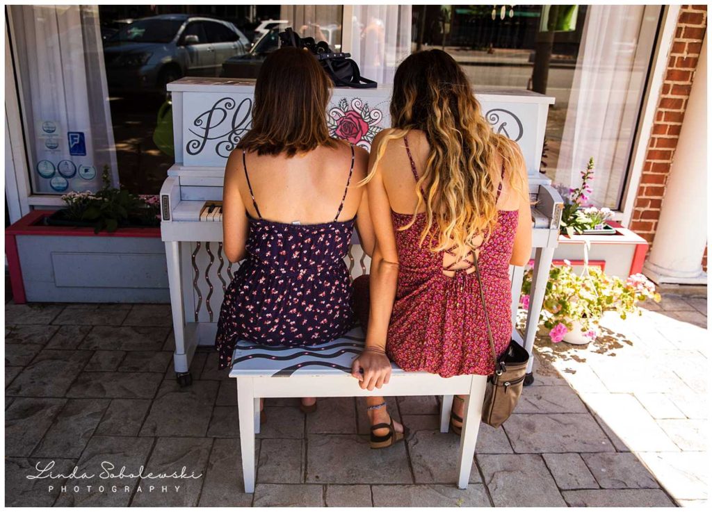 backs of two girls sitting at a piano, old saybrook ct photographer