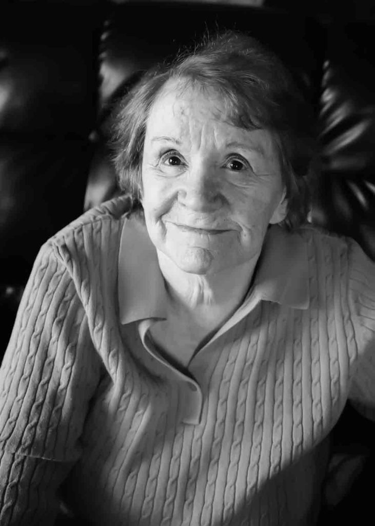 black and white portrait of elderly woman, Westbrook ct lifestyle photographer