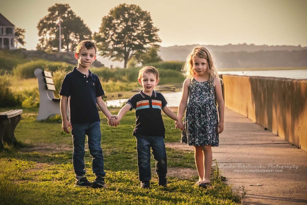 three cousins holding hands, family portrait session, westbrook ct family photographer
