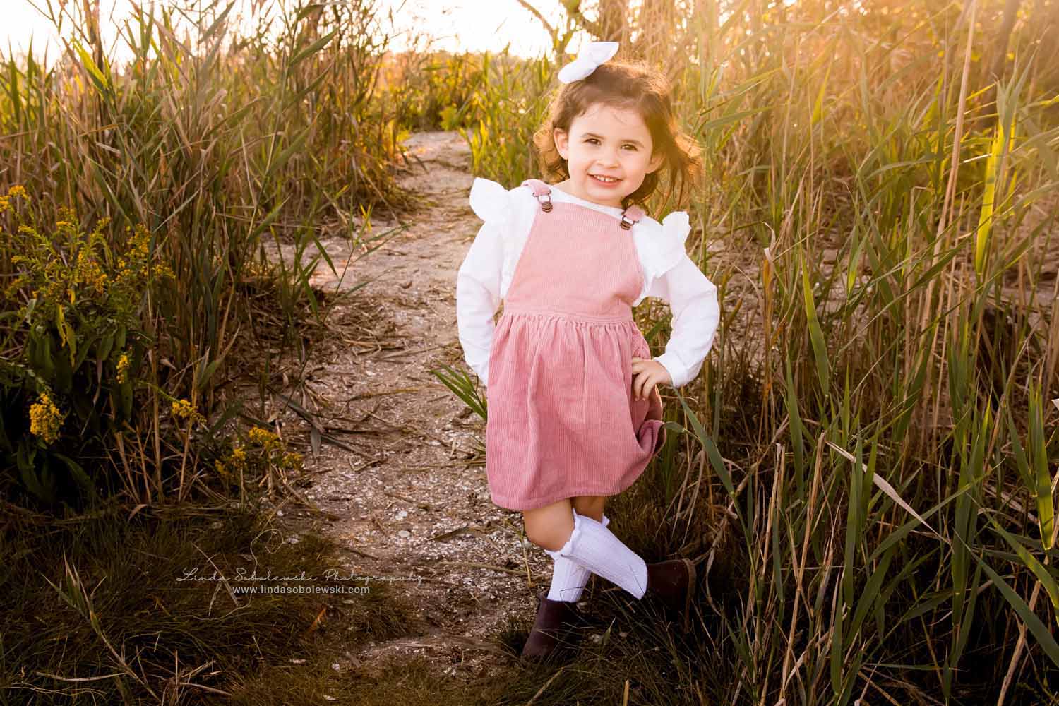 little girl in pink dress, photo session at chaffinch island