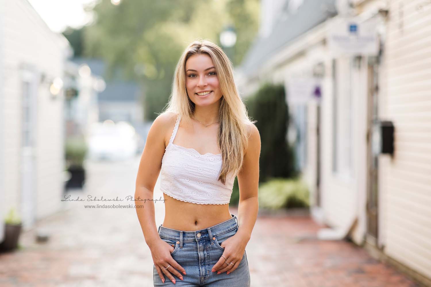 girl standing with her hands in her jean pockets, Urban Senior Photography session