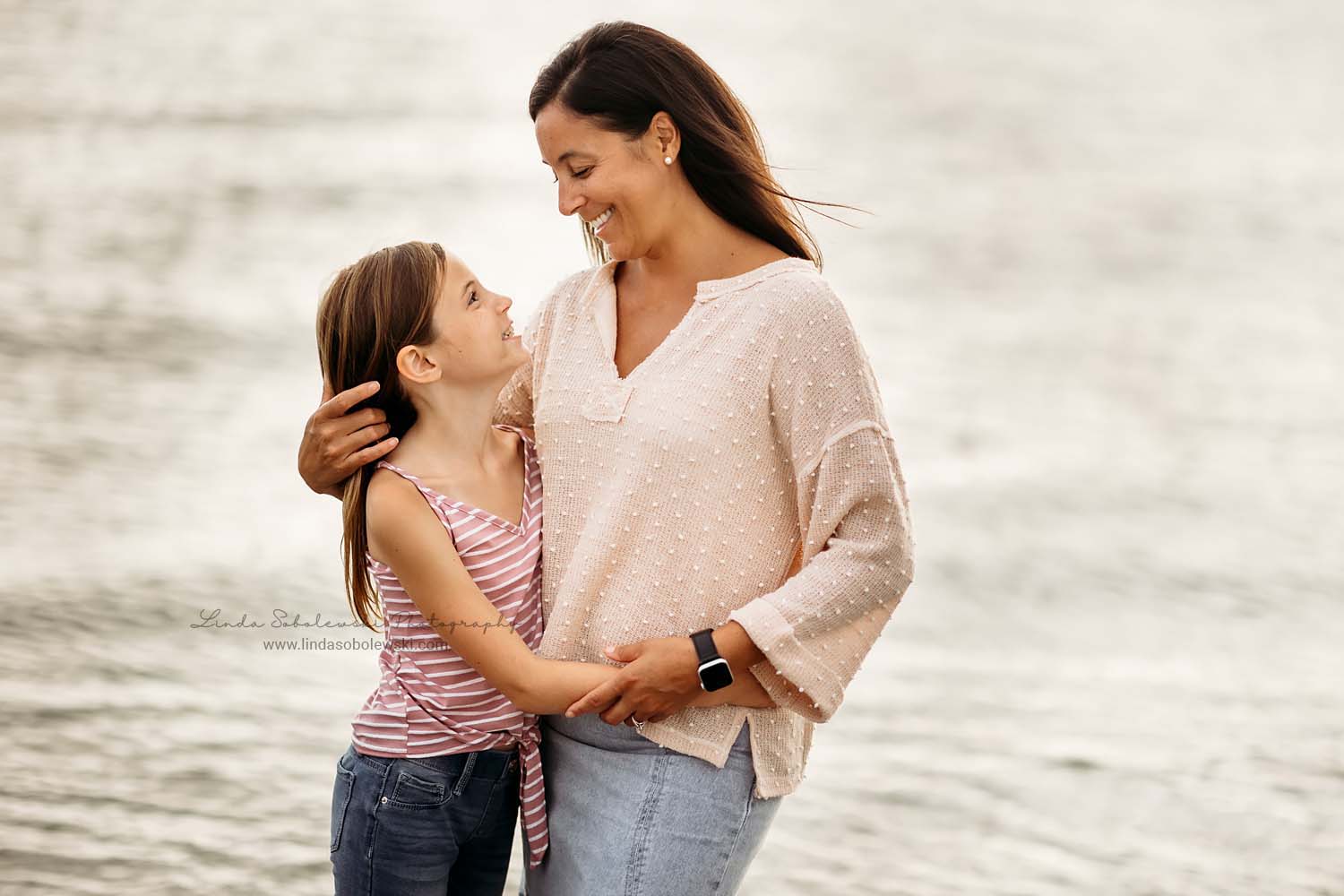 little girl hugging her mom, Madison CT beach photo shoot