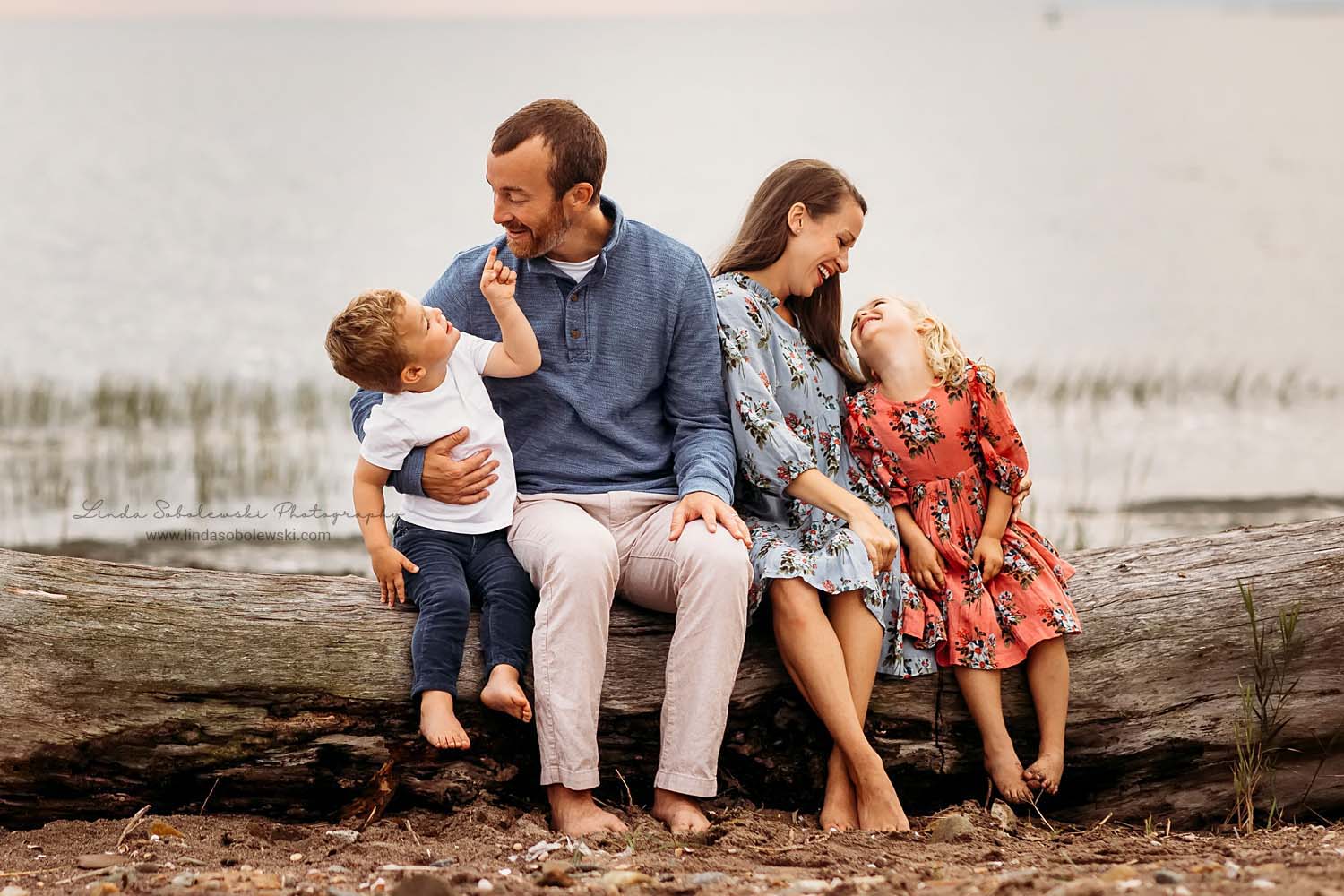 family of four at the beach, Family photos at the Beach, CT shoreline lifestyle photographe