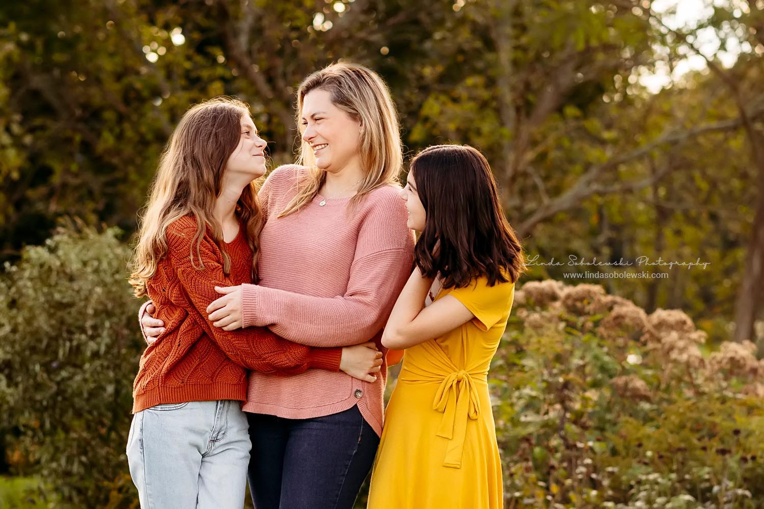 mom hugging her two girls, Old Saybrook CT Family Photoshoot