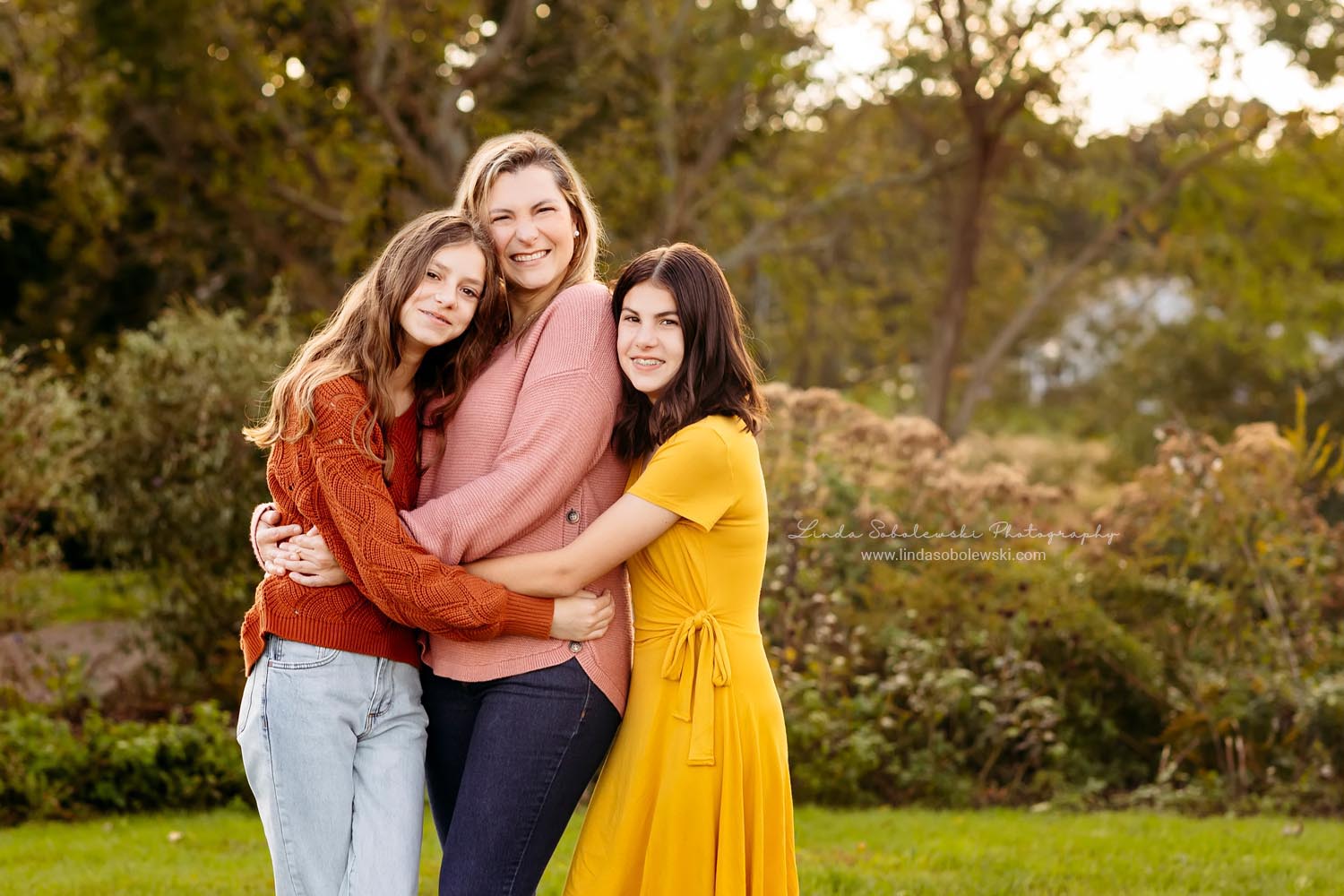 mom hugging her two girls, Old Saybrook CT Family Photoshoot