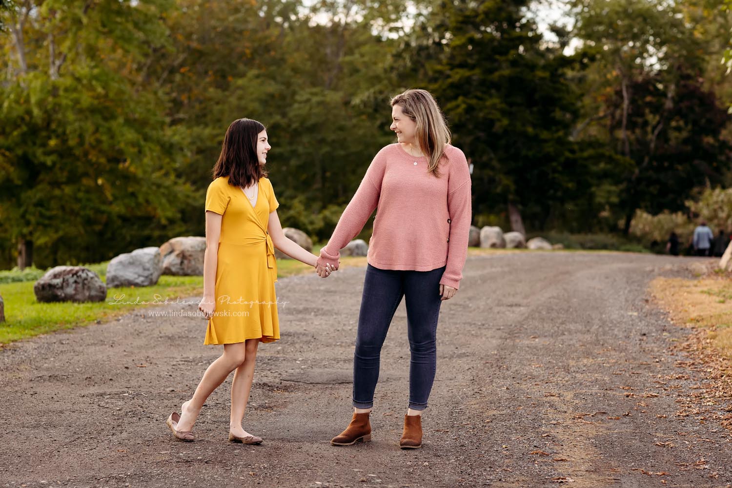 mom and her daughter holding hands, Old Saybrook CT Family photshoot