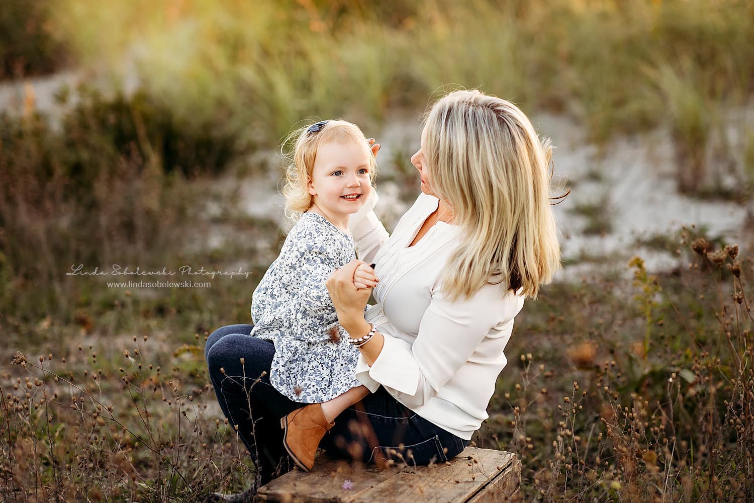 mom hugging her little girl, Rocky Hill, CT Family photographer