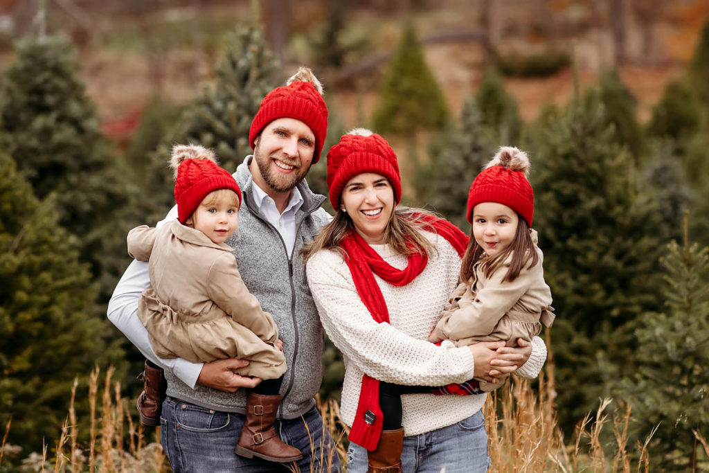 family with red hats and scarves, CT family and child photographer