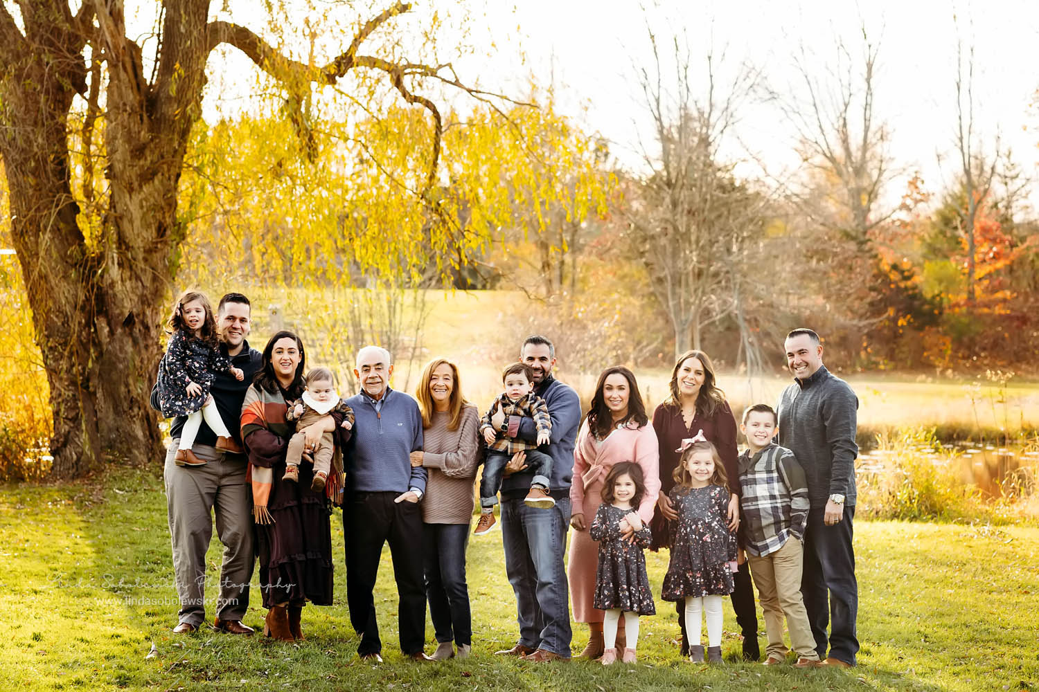 Large family group at the park, Big Family Photo Session, Madison CT photographer