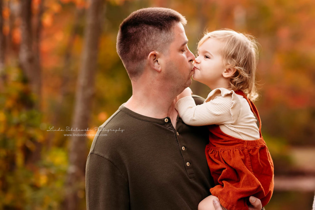 dad kissing his little girl, CT Shoreline family photographer
