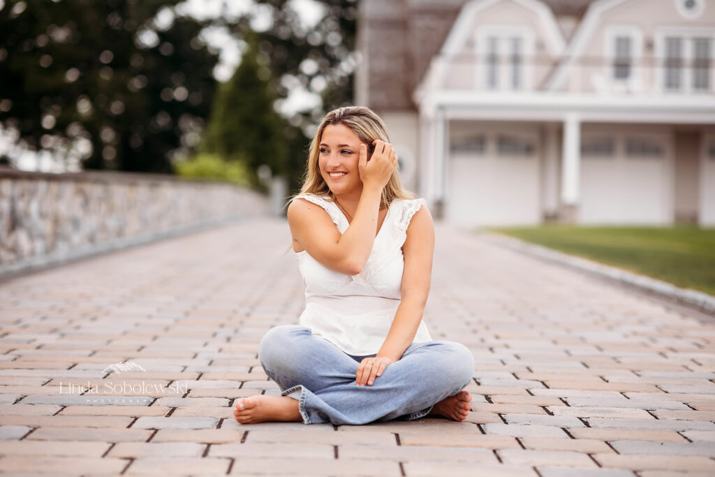 girl in white shirt with blonde hair and blue jeans, CT shoreline senior photographer