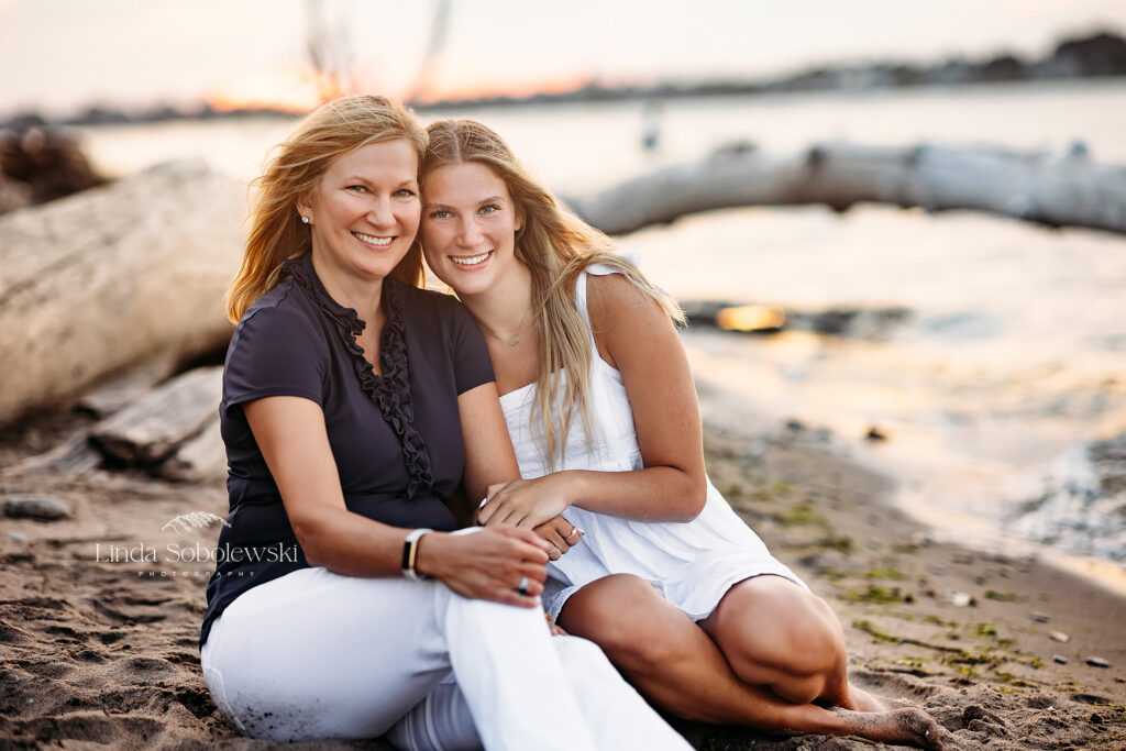 mom and her daughter sitting on a log at the beach, Mercy High School Senior photographer