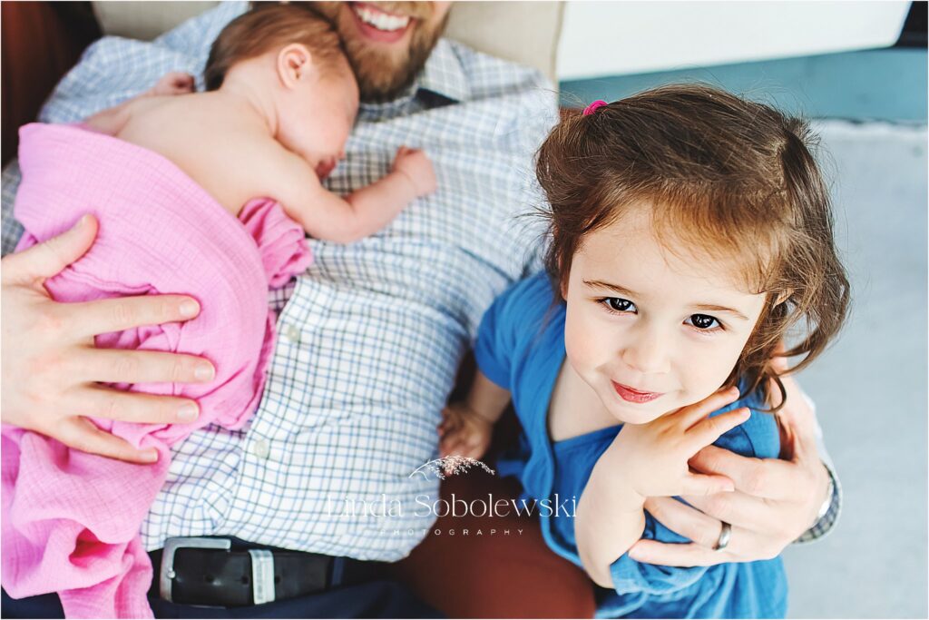 Little girl with her father and newborn sister, New haven CT Newborn photographer