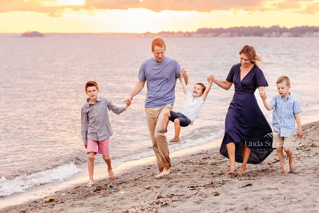 familiy playing games and having fun at the beach, Family photos at hammonasset Beach in Madison CT