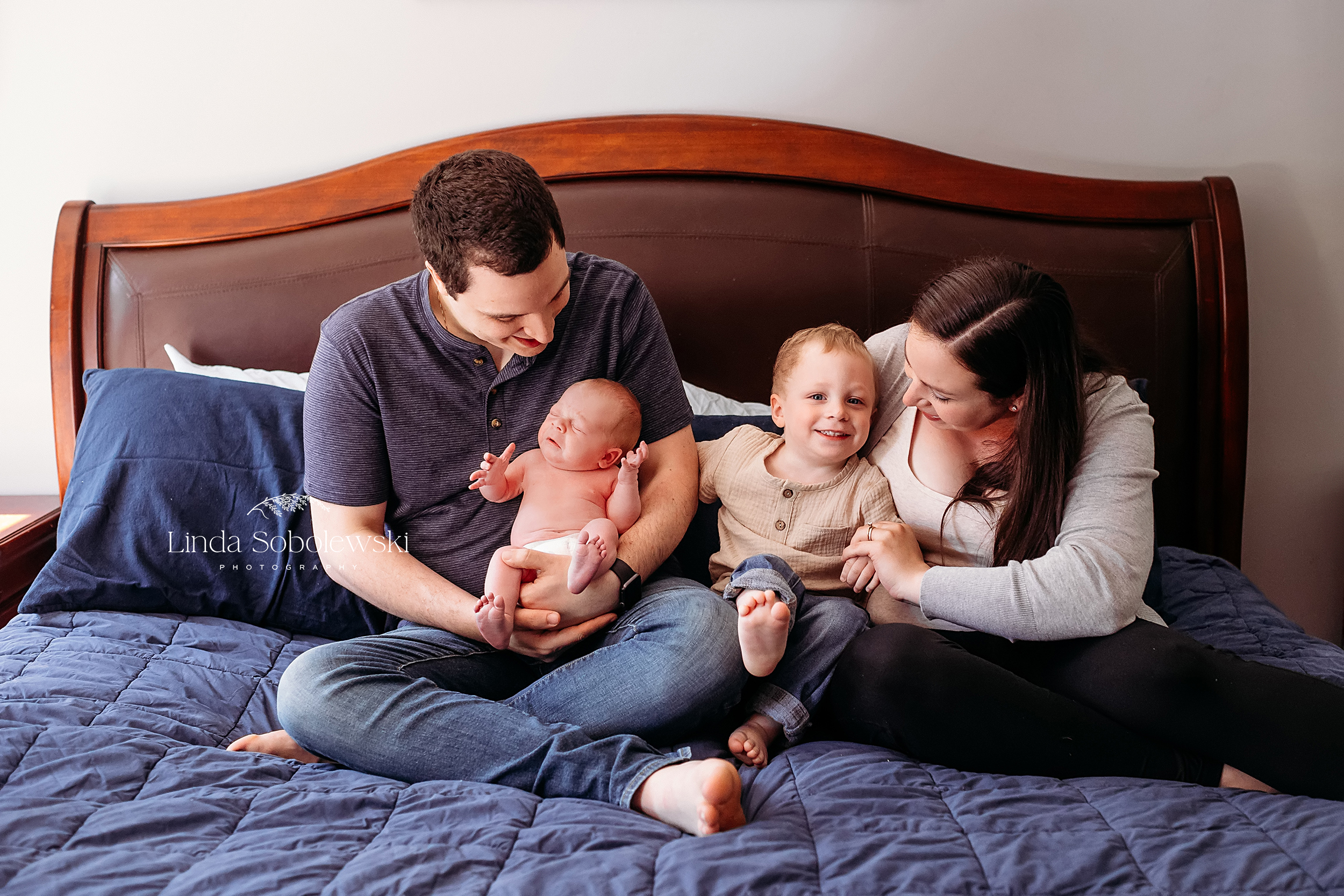 family with baby and toddler in bed, CT newborn photographer i