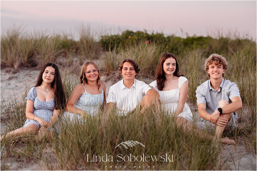 cousins sitting at the beach, CT Senior photographer